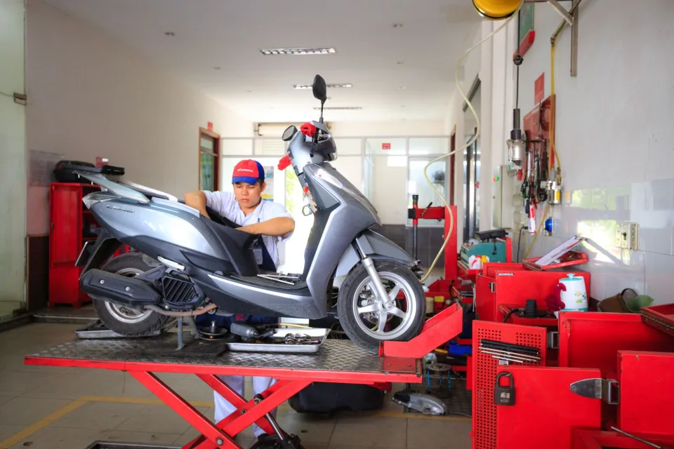 Mặt tiền tiệm sửa xe